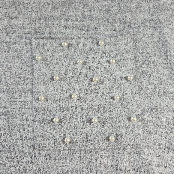 ⭐️Dex Gray Crew Neck Raw Edge Sweater With Peatls Embellisments Size L - Picture 4 of 7